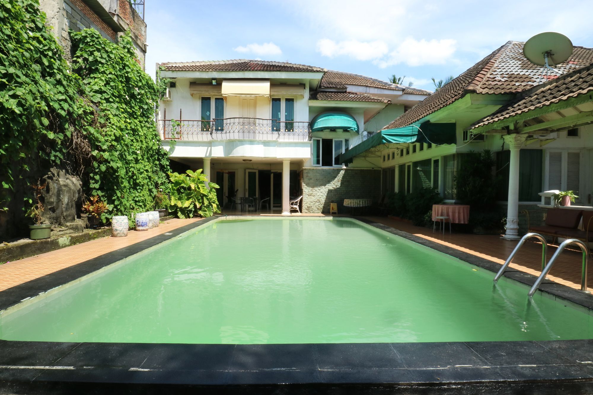 Villa Sri Manganti Джакарта Экстерьер фото